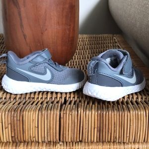 Nike Revolution, toddler size 5